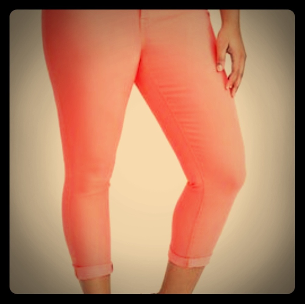Torrid Crop Jegging electric melon !Final Price!